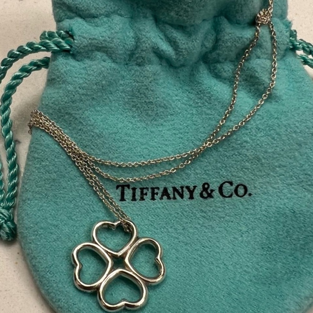 Tiffany and co Rare Hearts Clover 🍀 Charm Pendant-Firm Price